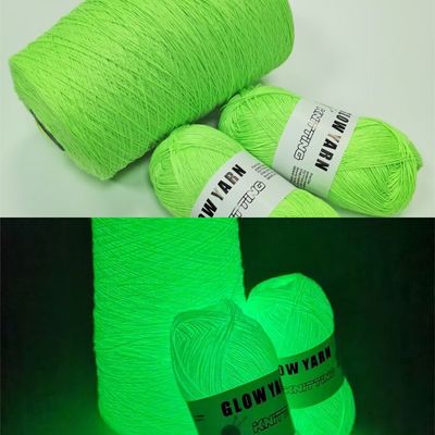 150D 2mm Glanz Dunkelgarn grün Glanz in der dunklen Strickwolle