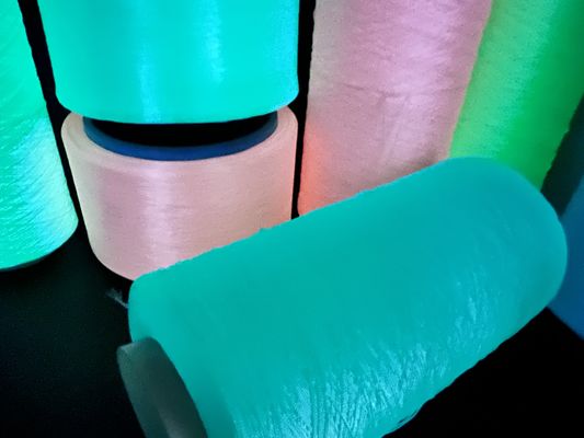 Fluoreszierende Leuchtstoffgarne Leuchtende Polyestergarne 150D Polyester Leuchtende Garne Leuchtende Garne